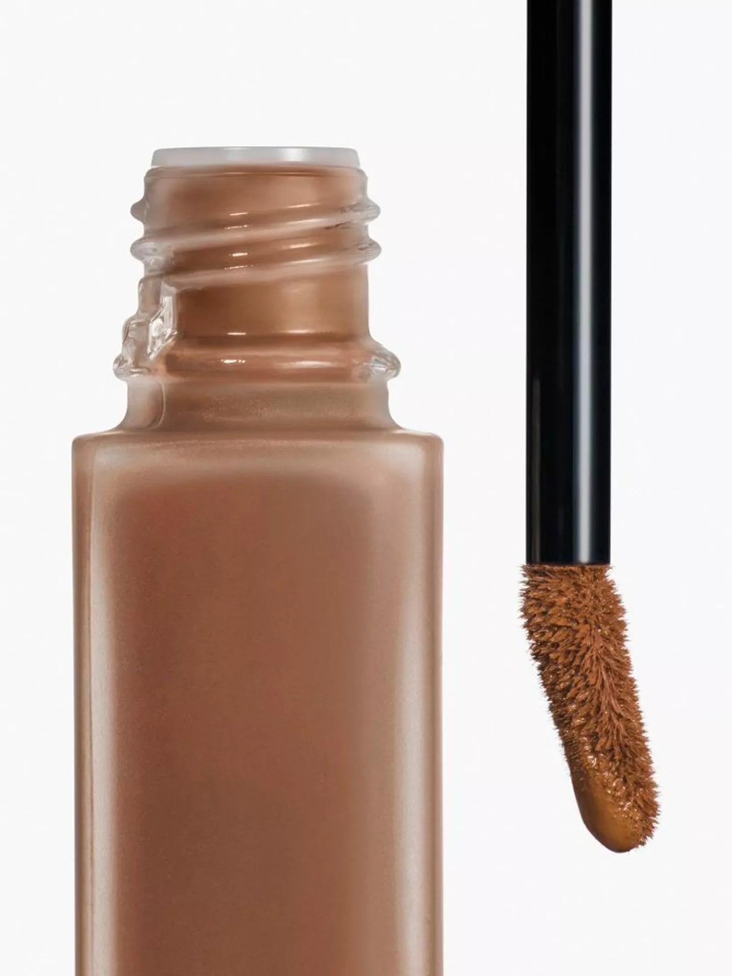 CHANEL Ultra Le Teint Le Correcteur Ultrawear All-Day Comfort Flawless Finish Concealer
