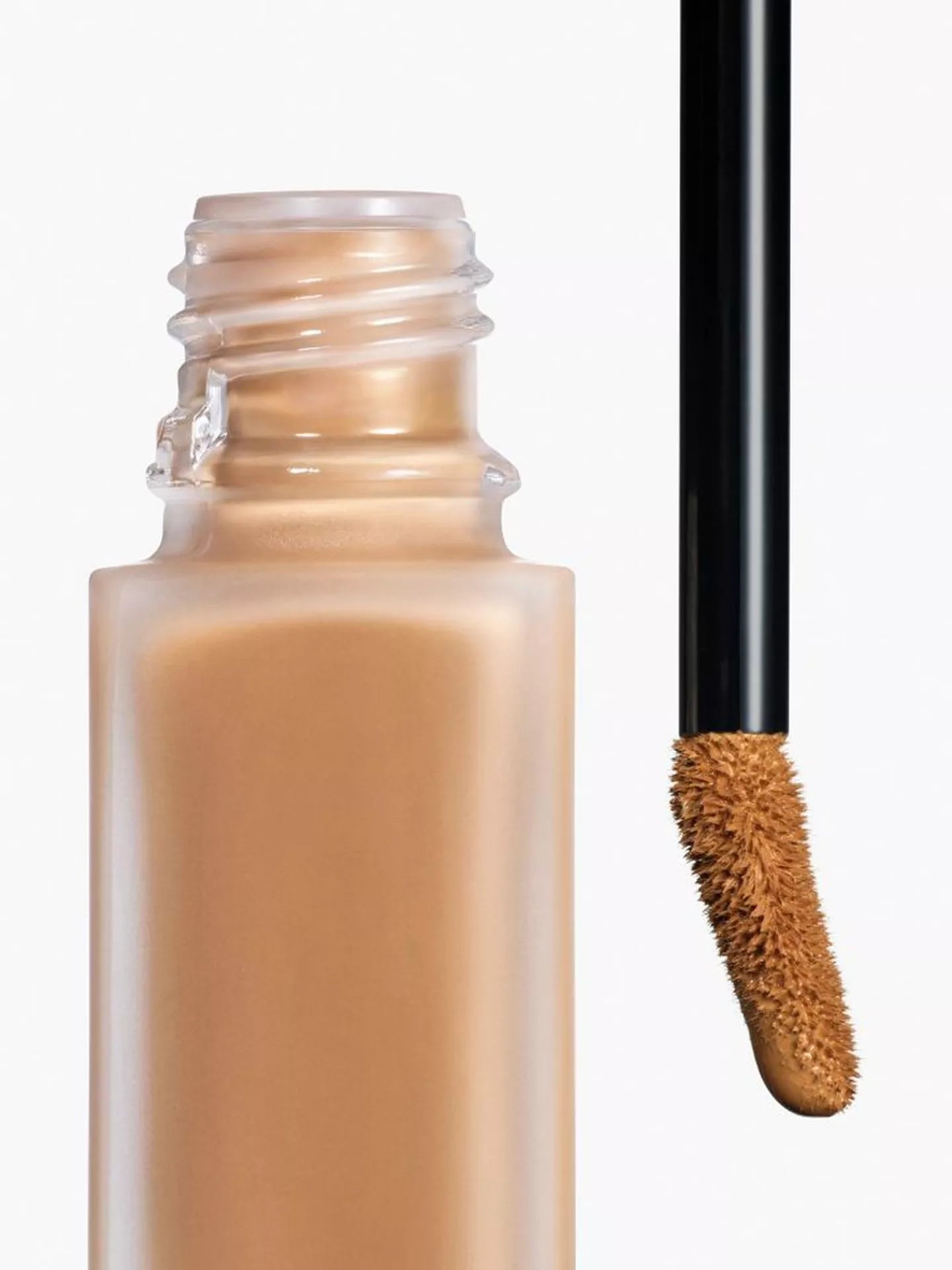 CHANEL Ultra Le Teint Le Correcteur Ultrawear All-Day Comfort Flawless Finish Concealer