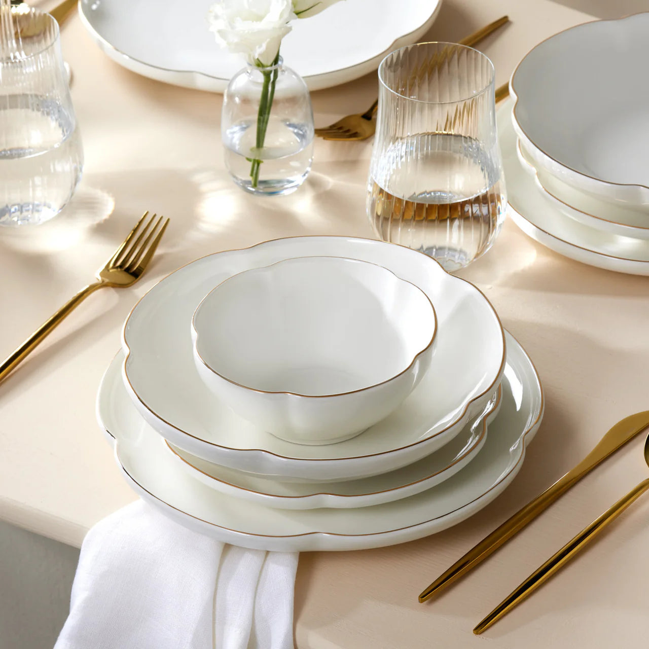 Karaca 24-Piece Bone China Dinner Set for 6 People – Gold