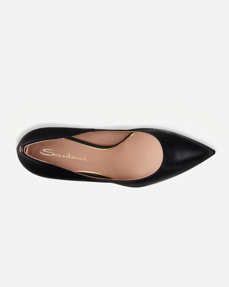 Black pump with only the background changed to almost-white grey