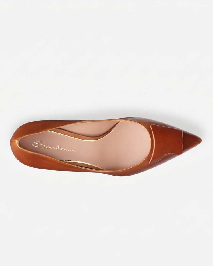 Brown patent pump with only the background changed to almost-white grey