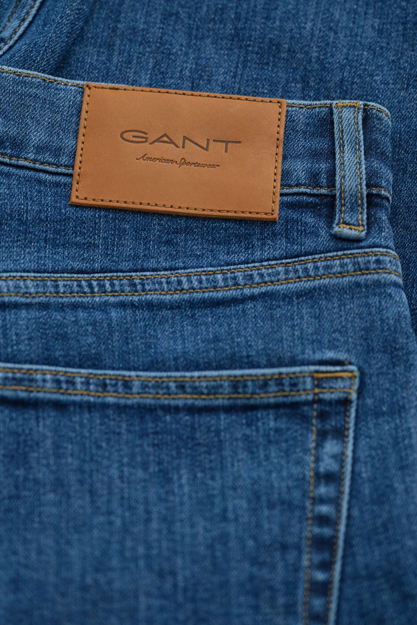 GANT Regular Fit Clean Wash Jeans - Mid Blue Vintage