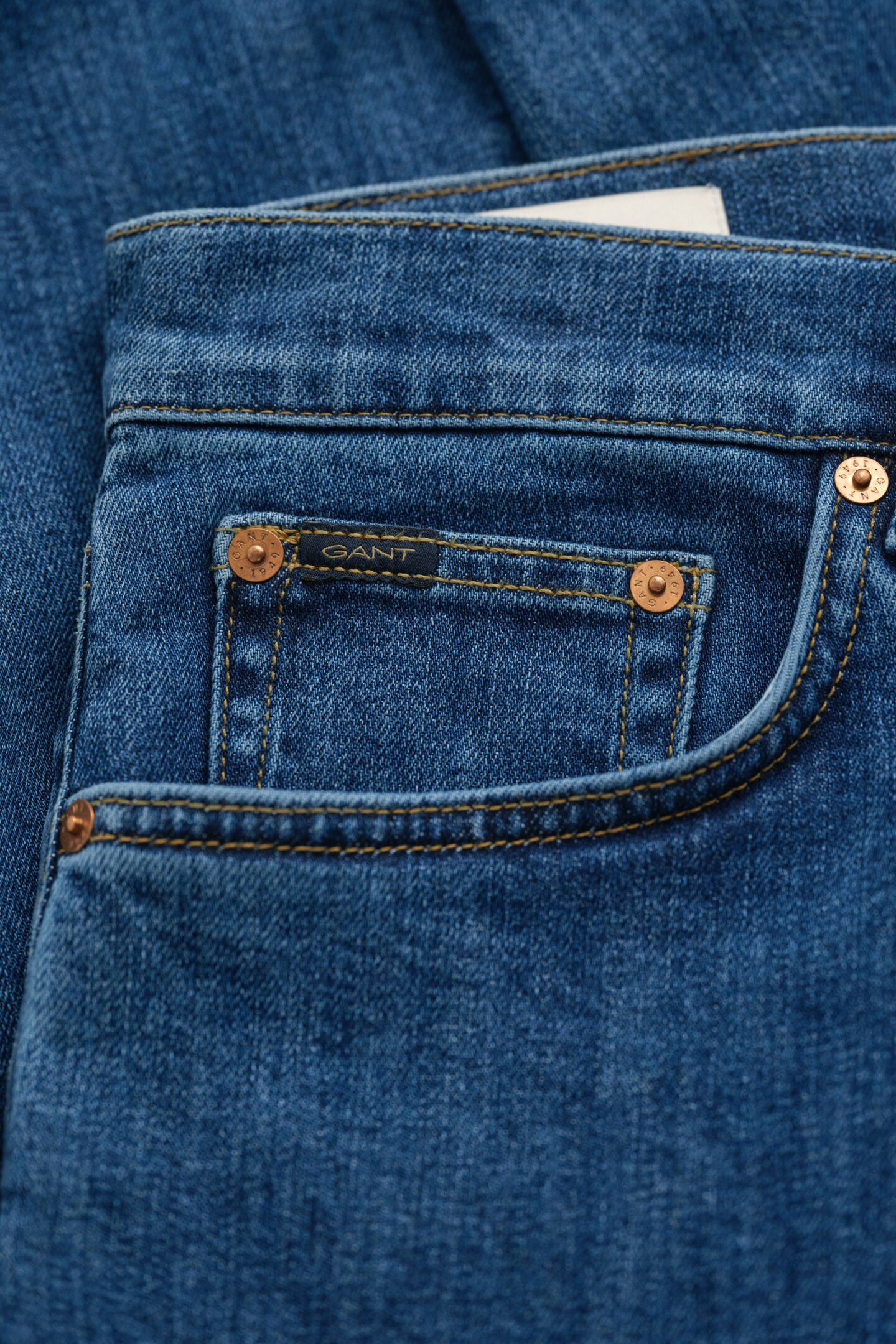 GANT Regular Fit Clean Wash Jeans - Mid Blue Vintage